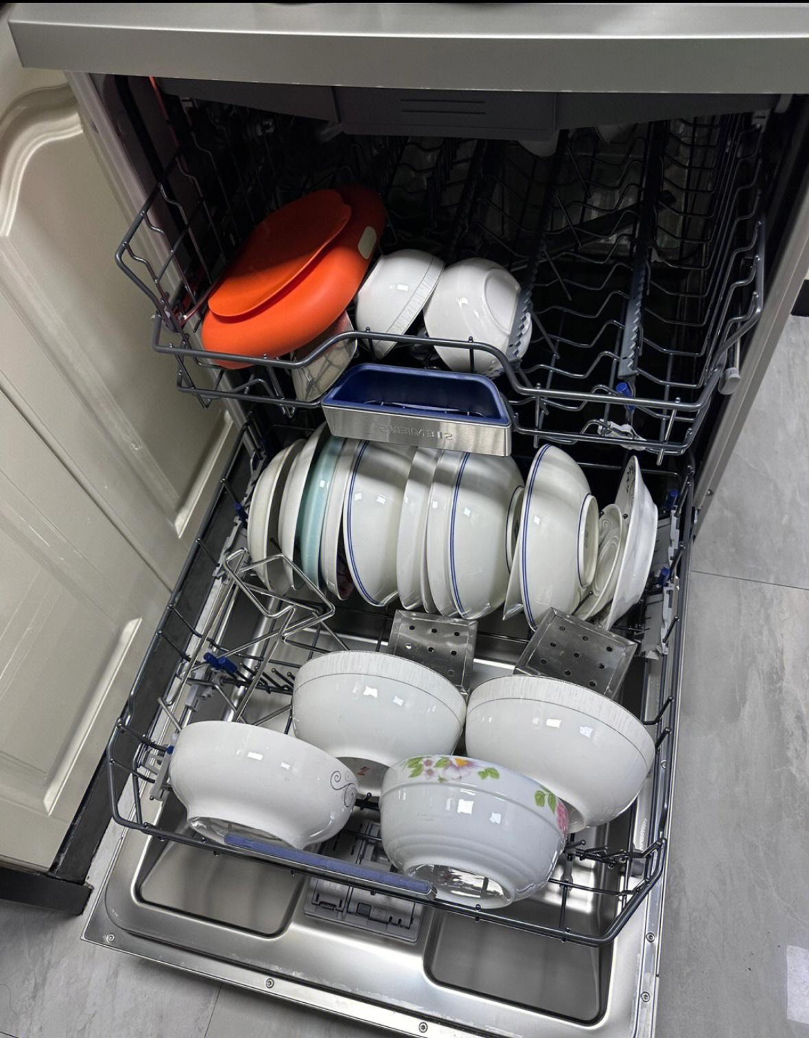 洗碗机就是智商税，谁买谁后悔！同学搬新家，周末我们去给她暖房。也是我第一次看