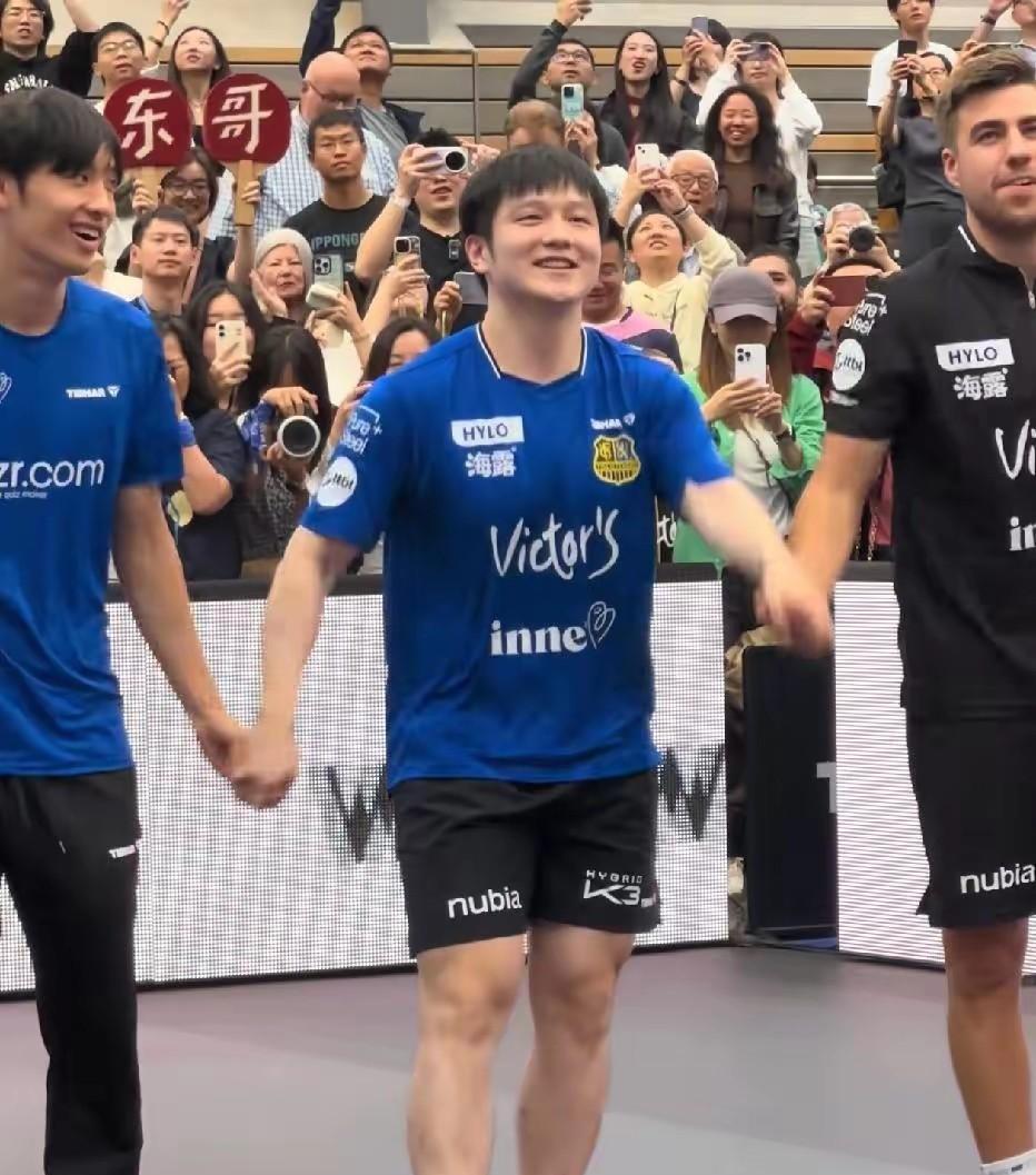 坏了，樊振东惹麻烦了！弗朗西斯卡去澳门打冠军赛，东哥临时带上队长袖标，一不