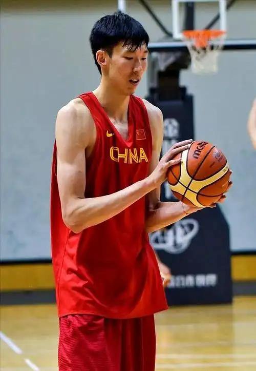 该来的终于还是来了！北京男篮不仅外援全齐，直接把沃特斯和桑普森拽到了俱乐部，而且