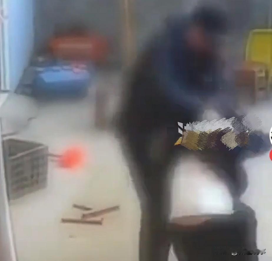 都说隔代亲，但是河南这对爷爷奶奶的操作简直让人匪夷所思，只因孙女带手机到学校被遣