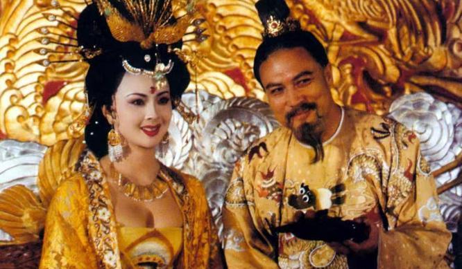 756年，盛夏夜，寝宫惊变。那一年，安史叛军起事，天下大乱。69岁的唐玄
