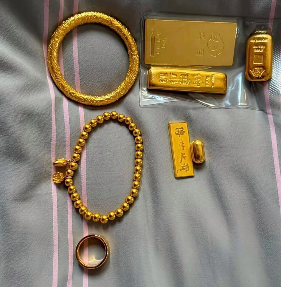 老妈在嫂子的怂恿下，把我这么多年送她的金子卖了20多万，钱存到了她孙子我侄子的卡