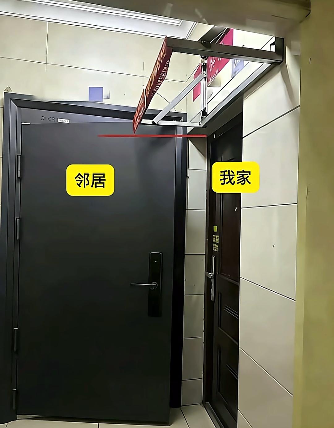 既然邻居把门改高，那就让他开不开门，这样做没毛病吧？嚯，这话一听就是气头上的。