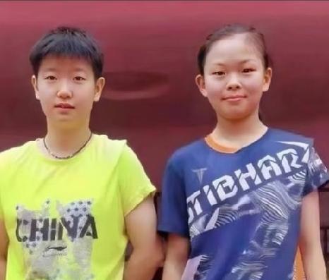 孙颖莎与师妹姚睿轩同框，青春模样超吸睛看孙颖莎和16岁小将姚睿轩的合照，真的很