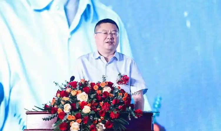那个靠“免费领鸡蛋”起家，骗走全国60万老人244亿养老钱的大骗子周志峰，在今年