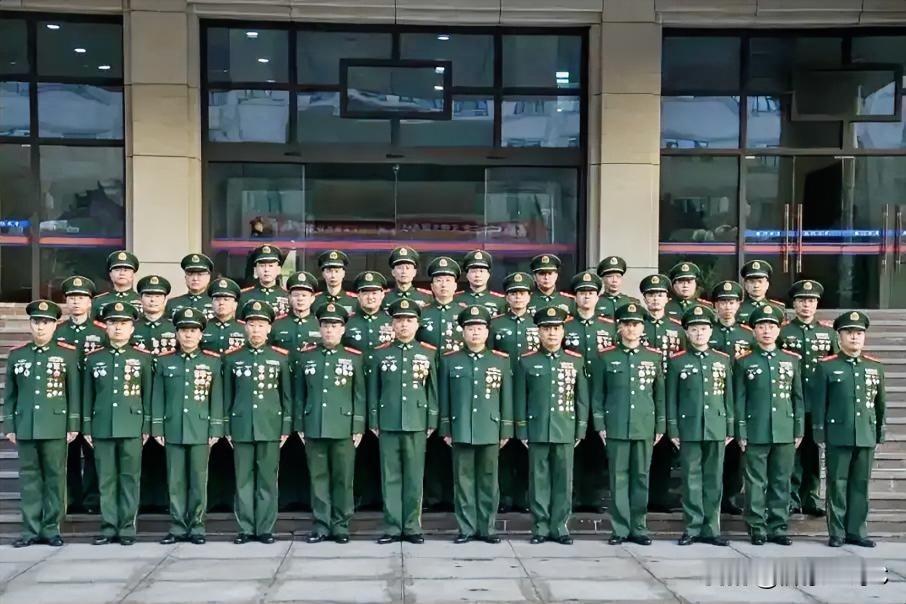 35名“兵王”照片公布！军功章含量爆表！“兵王”通常是军队中的一级军士长，他是