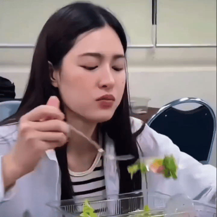 怎么有人吃青菜都这么有食欲呐​​​