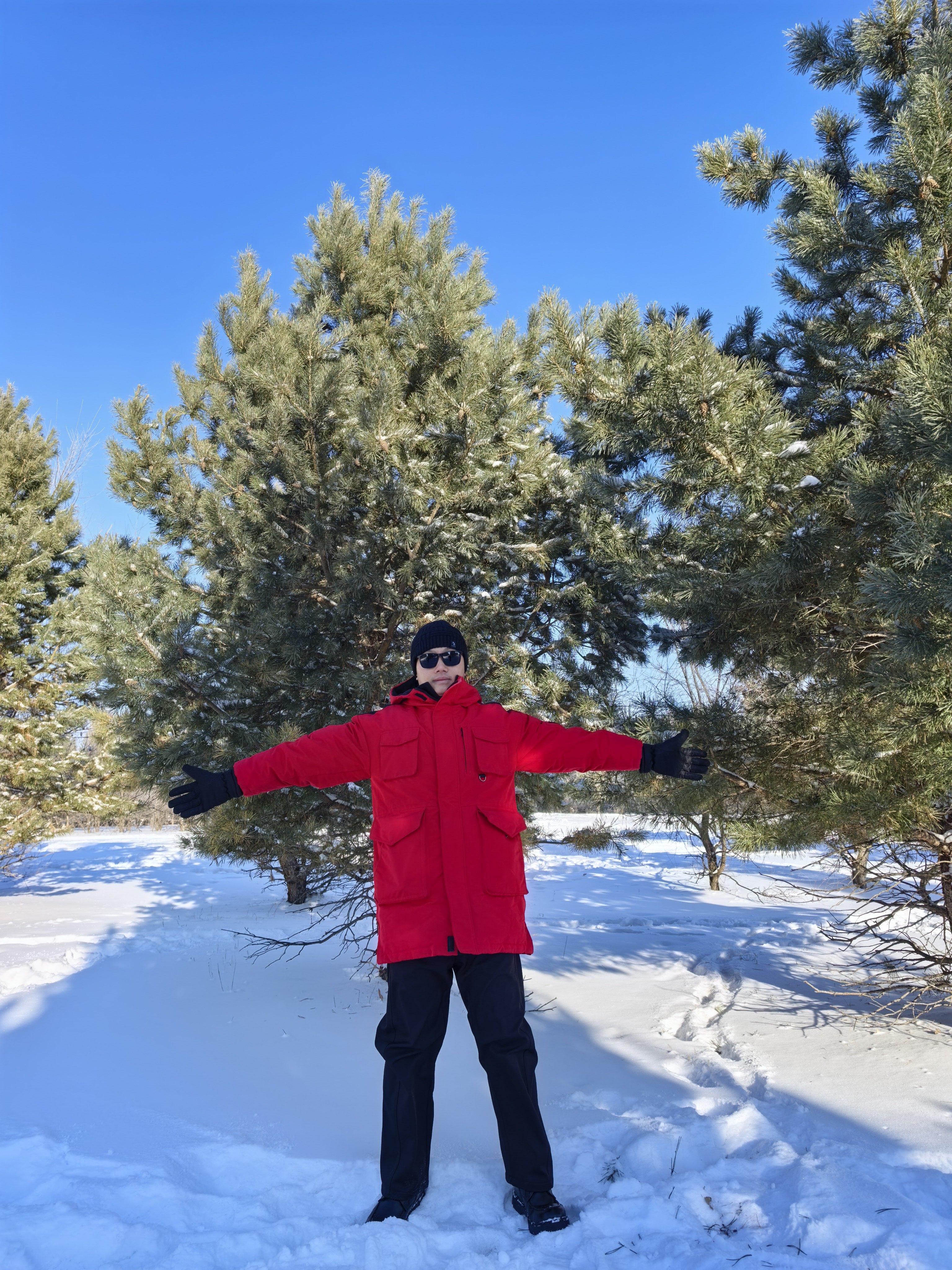 内蒙古呼伦贝尔海拉尔，感受下北方的极寒天气！白雪皑皑，真的挺漂亮的，我真的穿三条