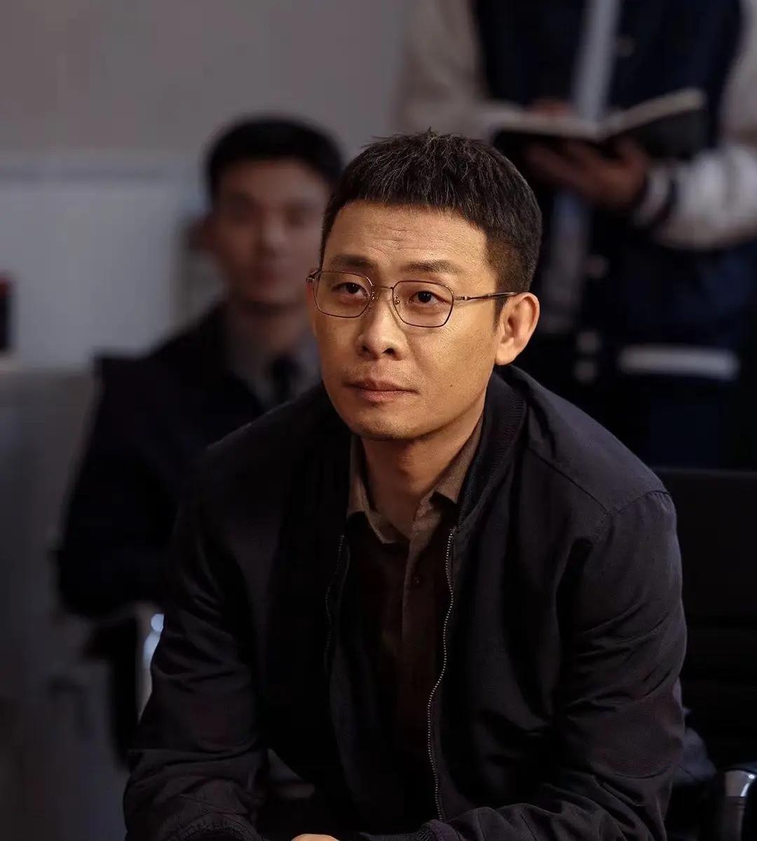 张译可能做梦也没有想到，观众现在不挑他的长相，不挑他的身高，而居然开始挑剔起