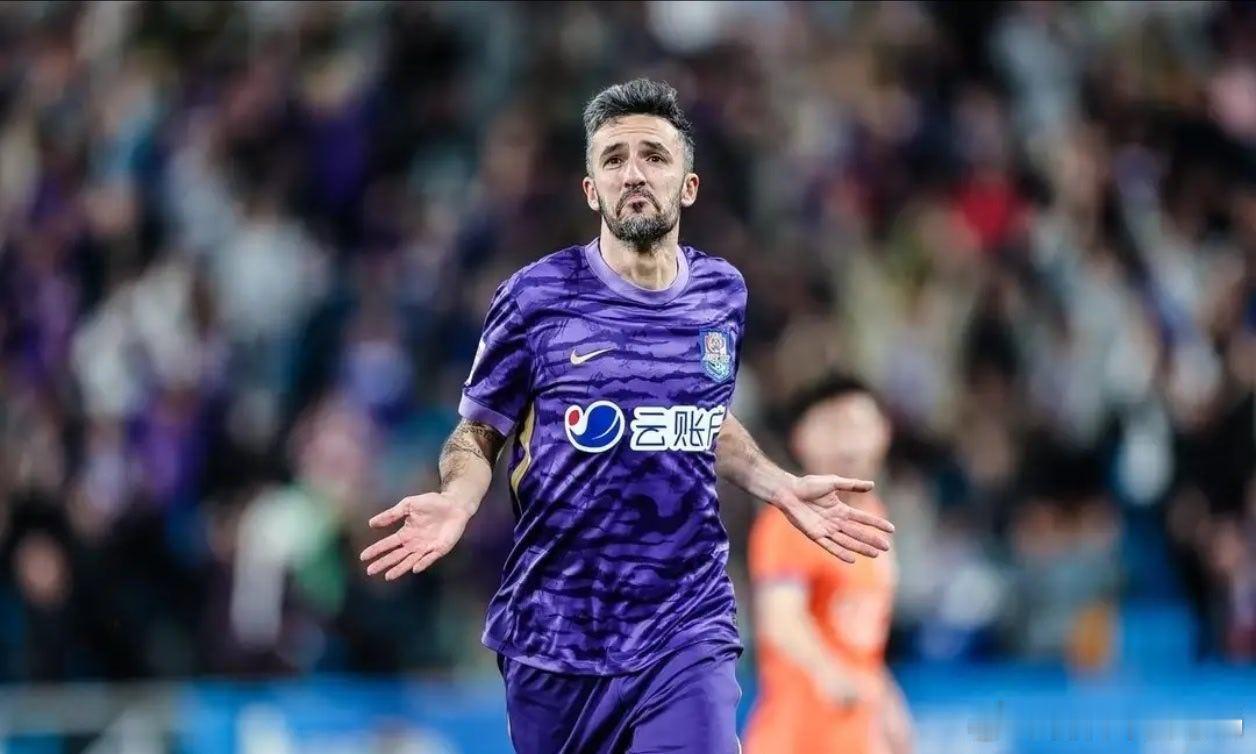 4月21日晚中超第7轮的津鲁对决，山东泰山在先丢一球的不利局面下完成2-1逆转，