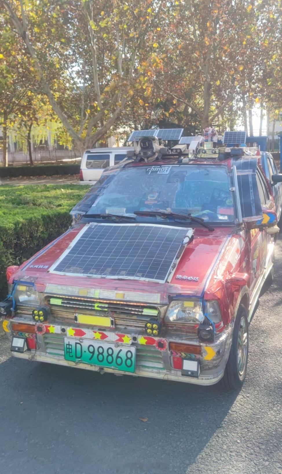 山东大爷手搓的新能源，比游戏里更赛博朋克