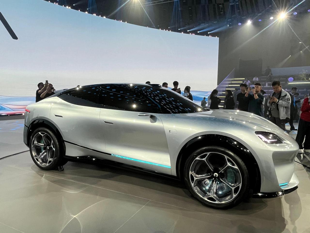 听我一句劝，不管你买不买车，你都会感激我1. 油车：20万买入，10年油费1