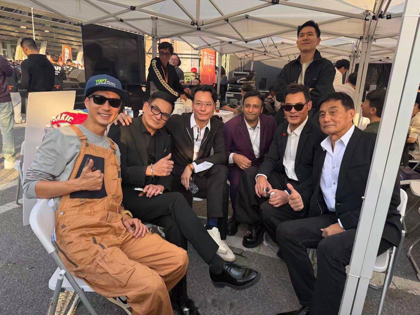 忽然到访情怀车展的一群大佬，气场好强啊