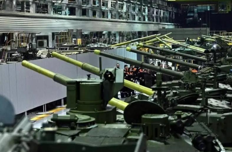 美西方国家猛然惊醒：他们全被俄罗斯骗了！因为原来俄罗斯军事早就满血复活了，