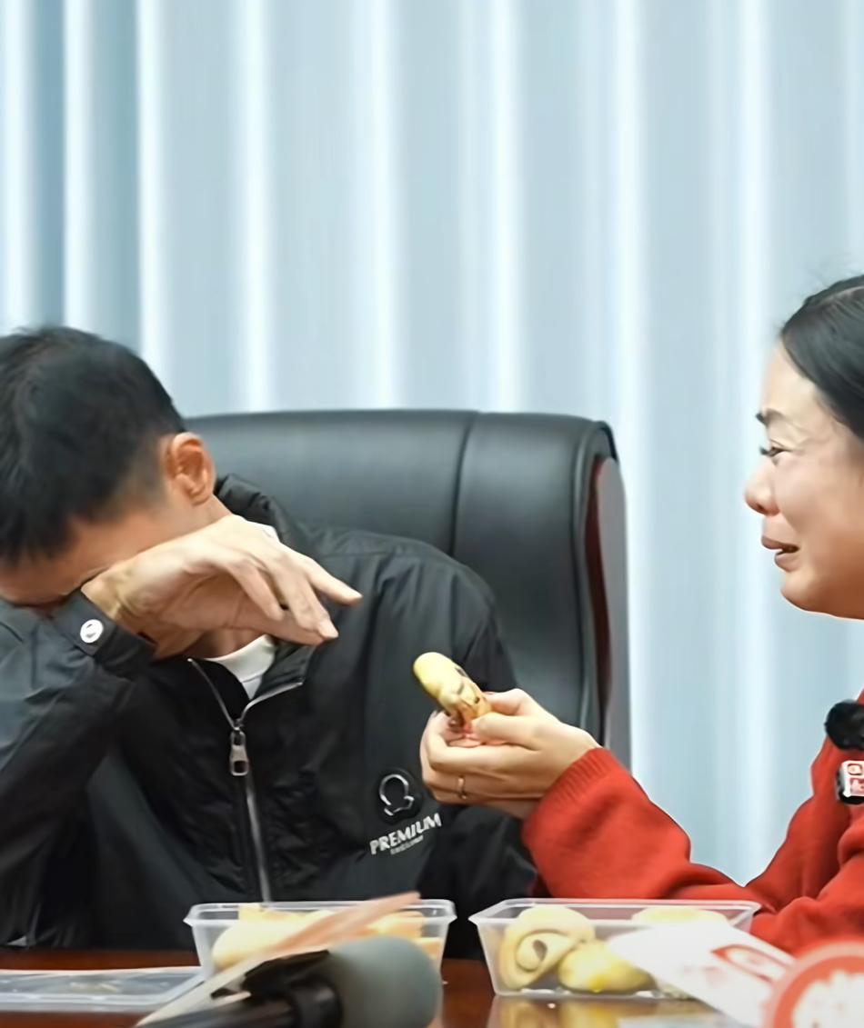 失散33年姐弟俩在湖北仙桃的祖宅，虽然又矮又小，但地理位置非常好，后面就是高楼大