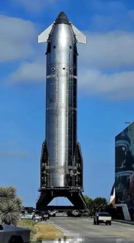 40层楼那么高，5000吨重，33台发动机icon一起点火——这枚火箭，下个月就