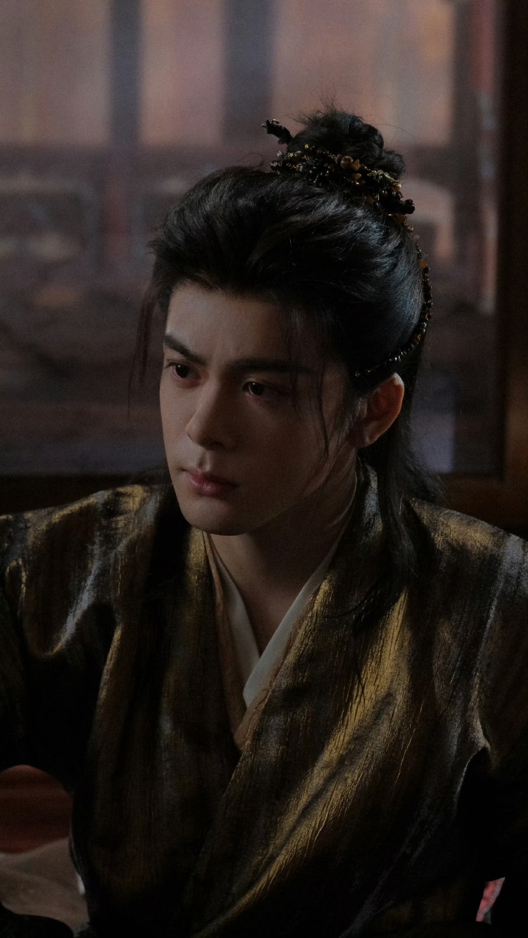 曾舜晞小说中的法师有了脸小说里那种“能御物、有禅意又能打”的法师形象，有了具象