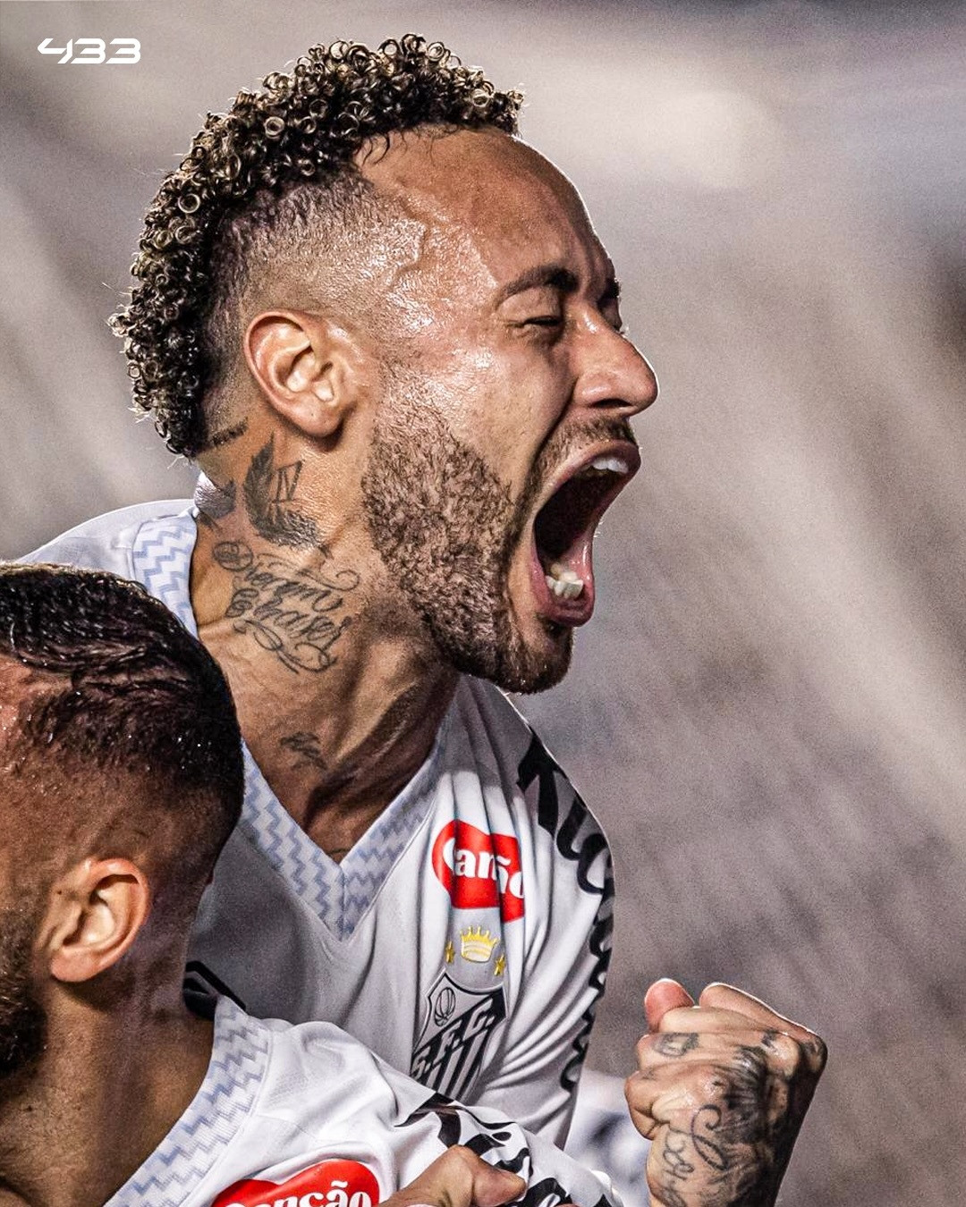 尽管半月板受伤,预计今年不会再上场,内马尔忽略了医生的建议,帮助桑托斯在关键的降