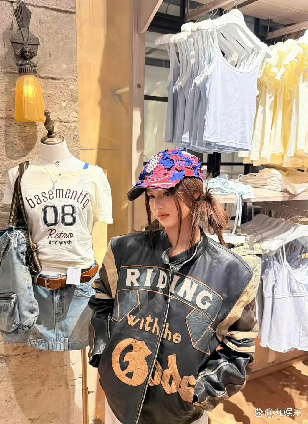 艾米被指没有路人身材好，太苛责了吧，人家还是个18岁的小姑娘呢。​