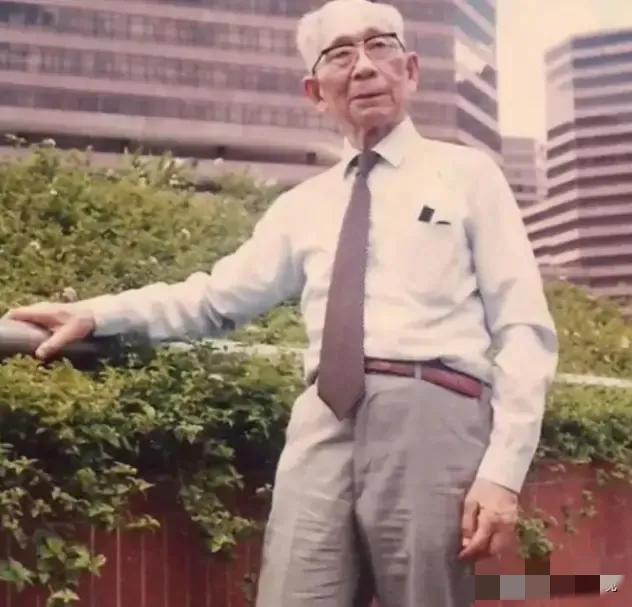 1949年，74军军长邱维达被俘，钟期光拿着战俘名单，看到他的名字后，愣了一下，