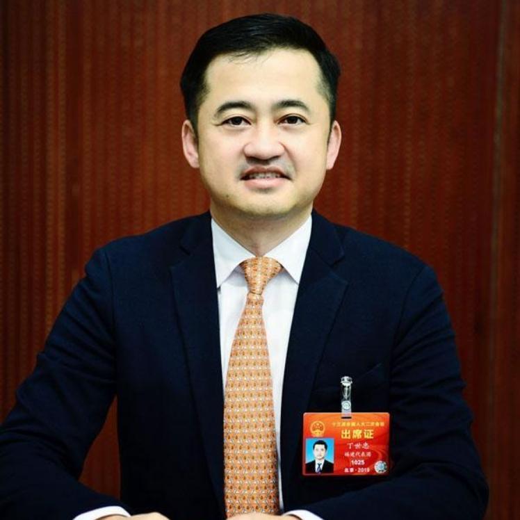 厦门首富亲兄弟！身家仅差10亿，一攻一守拼出千亿安踏太绝了2026胡润富豪