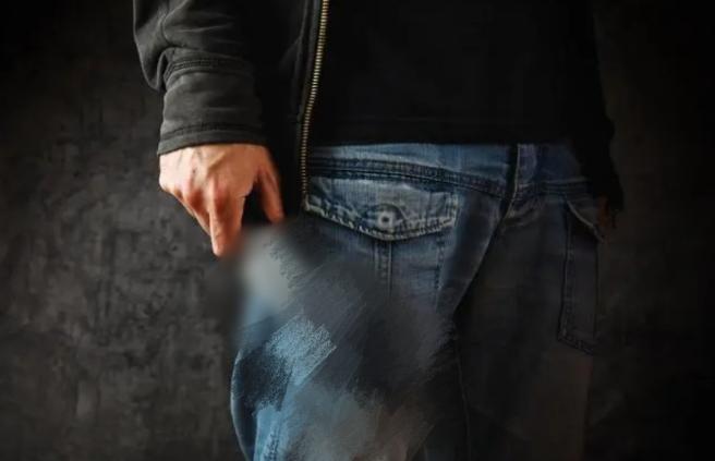 “太冲动了！”12月30日报道，河南新乡，男子发现妻子和同村村民长期保持不正当男