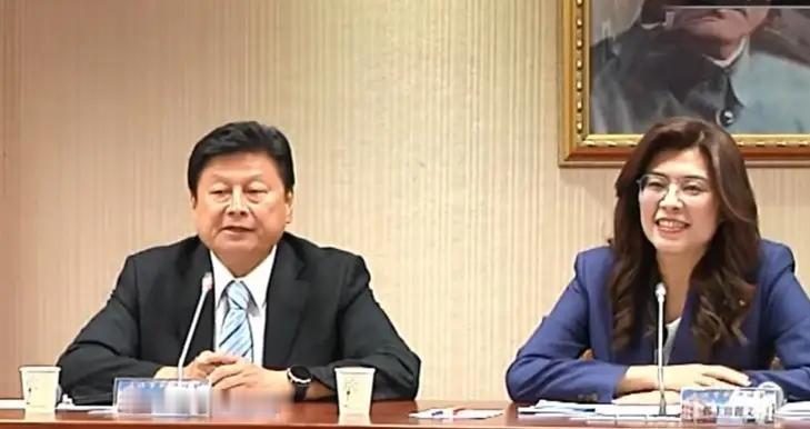 郑丽文下达军令状:禁止党内人士替民众党竹北市参选人邱臣远站台。针对部分蓝委欲