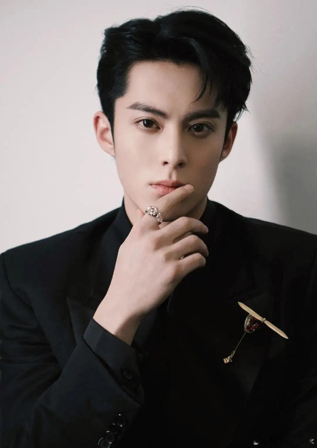 【娱乐资讯💞💞💞💞💞】世界名著《将门毒后》的本子现在传到了王鹤棣手上，