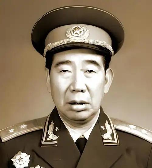1949年，四野悍将杨国夫，眼看着老战友们一个个升了职、南下立功，自己却接到一道