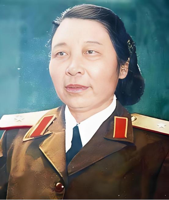 1955年，开国女将军李贞回乡探亲，遇到了打骂她的第一任丈夫古老三，当二人再相见