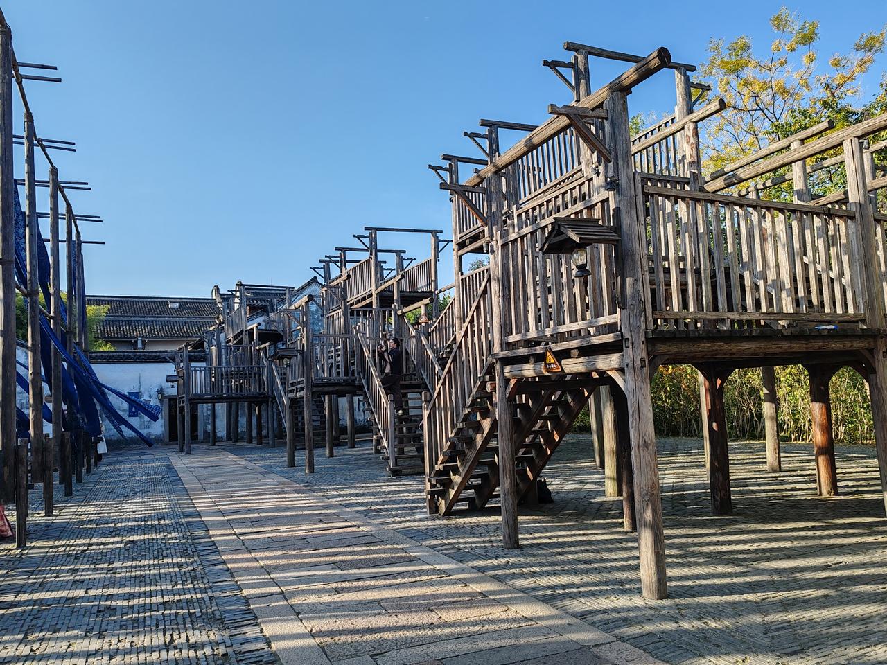 今天在游玩有着872历史的江南古镇乌镇，这一年是唐朝咸通十三年，首次在历史文献中