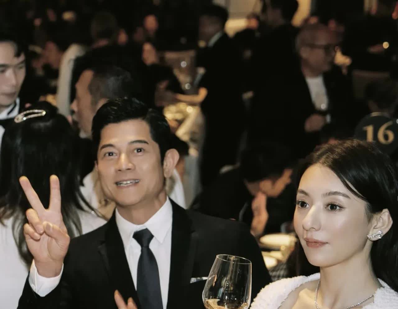 人家小美说过，有自己的快乐，其实她是郭富城的贵人，因为她成就了今天的郭富城。