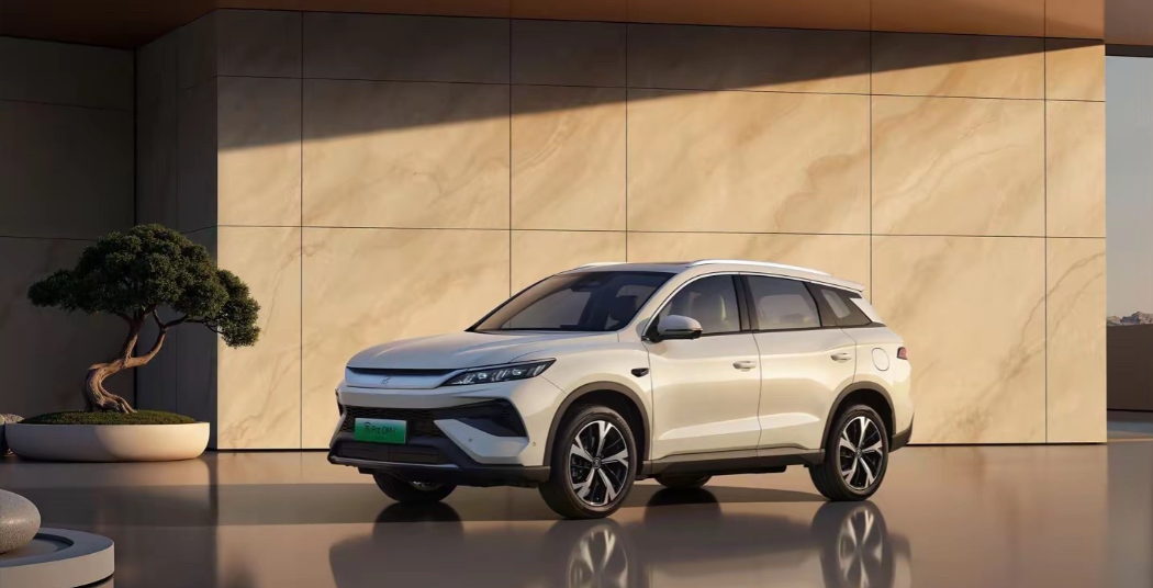 2023年，比亚迪海外销量目标25万辆，结果卖了24.27万辆；2024年，比