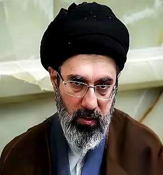 最近网传了一段关于伊朗反间谍风暴的纪实，看得人后背直冒冷汗。德黑兰砸了上百亿美