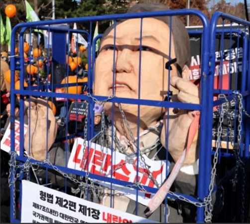 快讯！尹锡悦夫妻二人双双被捕，韩国有史以来第一回根据韩国媒体消息，在当地时间