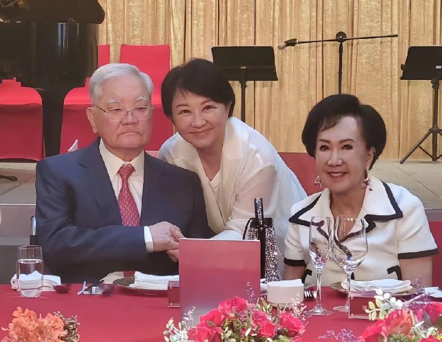 连战竟然都89岁了！最近公开露面，去年8月与夫人方瑀，举办钻石婚宴，庆祝结婚60