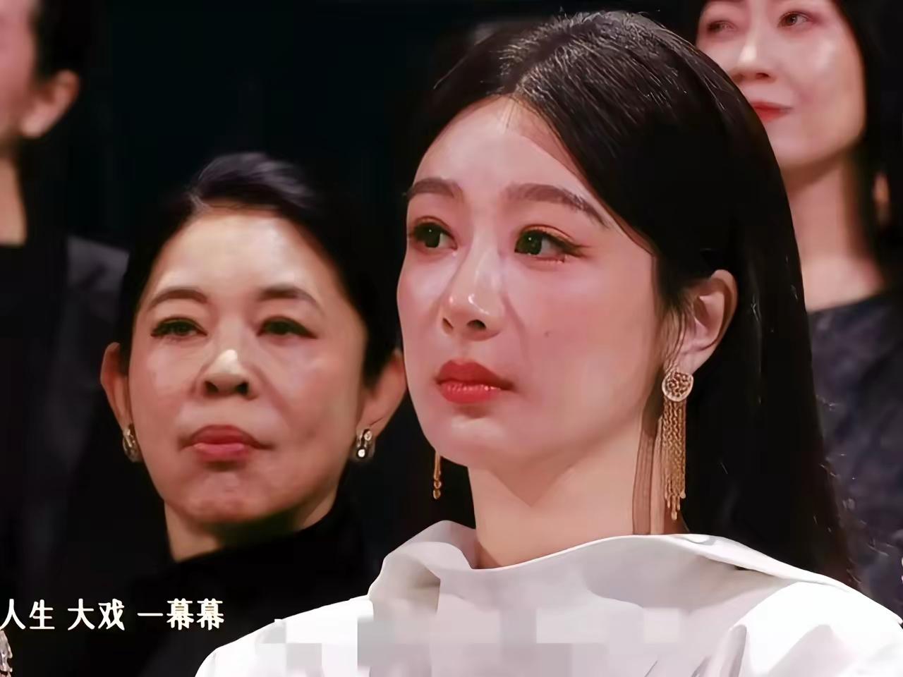 杨紫的后面是倪萍吧，两个人做的医美项目都很失败！