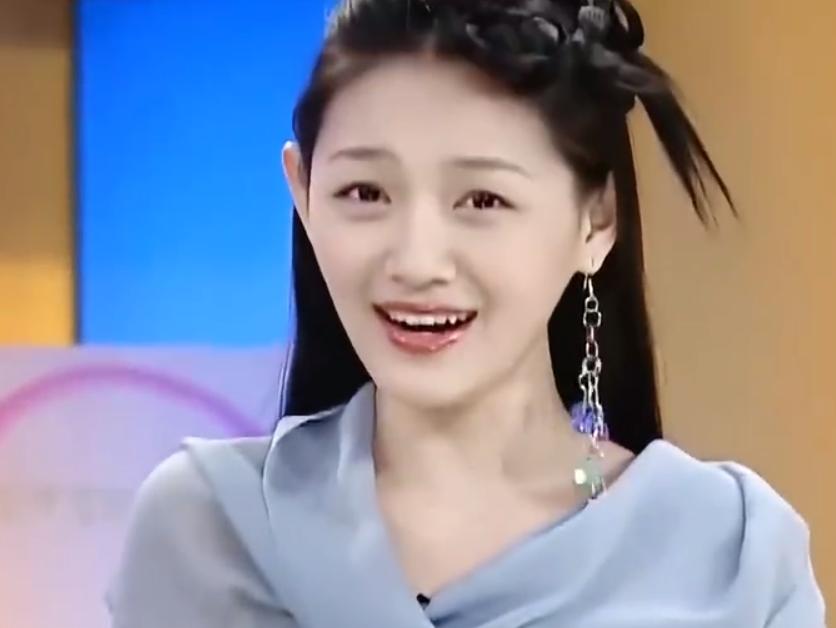 原来当时汪小菲和大s离婚的时候，张颖颖曾给大s寄过黑涵，里面是她和汪小菲出轨