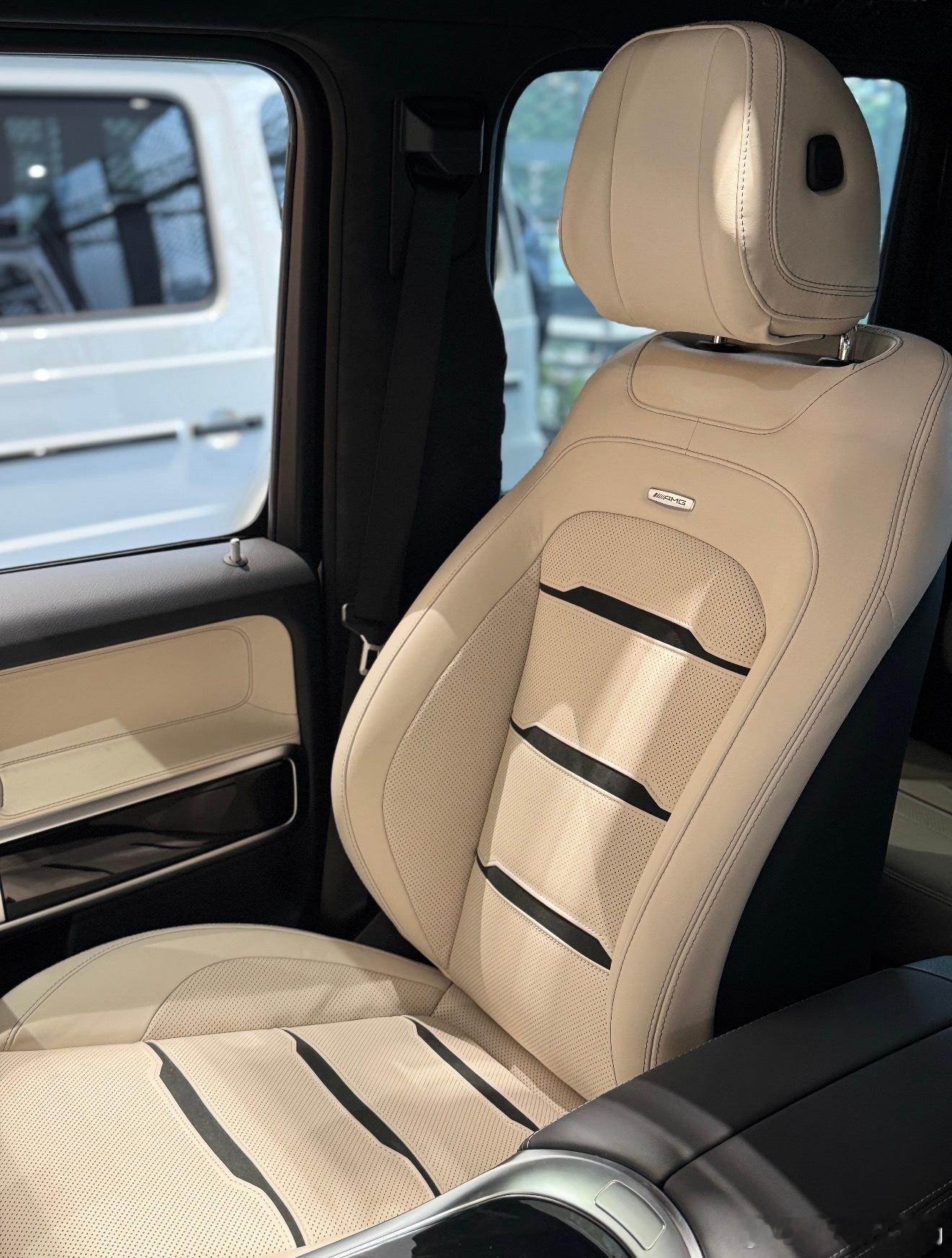 奔驰G63白米➕温暖组件20300➕越野组件105000总价：2720800元