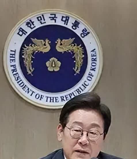 韩国总统李在明放着中国9月3日的阅兵不去，官方说8、9月日程太满。可
