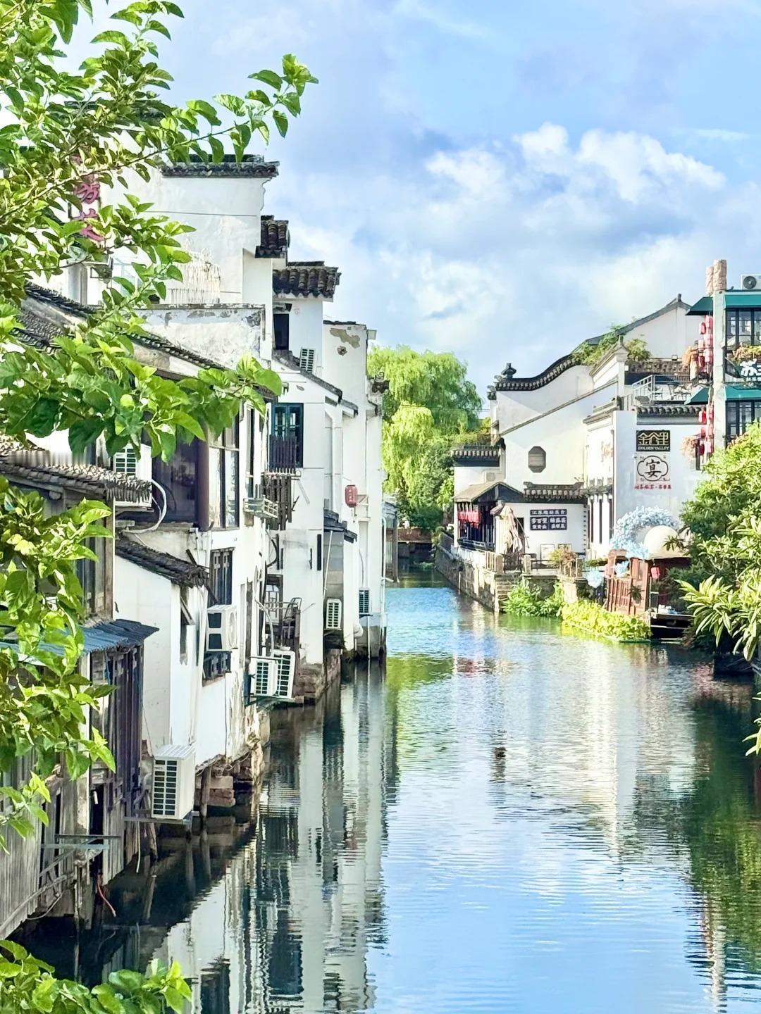 苏州平江路历史街区在国内大城市里算得上古城保护的杰作了，要说再好一点的，泉州鲤城