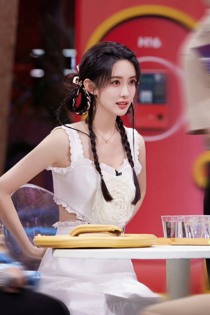 1、杨紫现在接戏的标准就是有没有可能拿奖，至于剧情够不够跌宕起伏，戏有没有大爆的