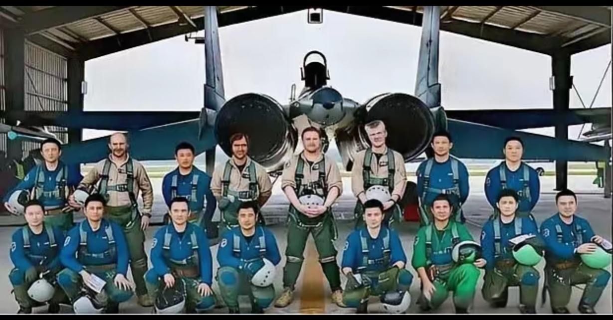 有一位美国不要的舰载机退役王牌，成了中国舰载机优秀教练员，他的名字叫做丹尼尔·埃