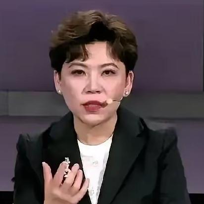 中国大满贯赛结束后，邓亚萍评价王曼昱，说她打得又强又猛还稳。还说任浩教练带得好，