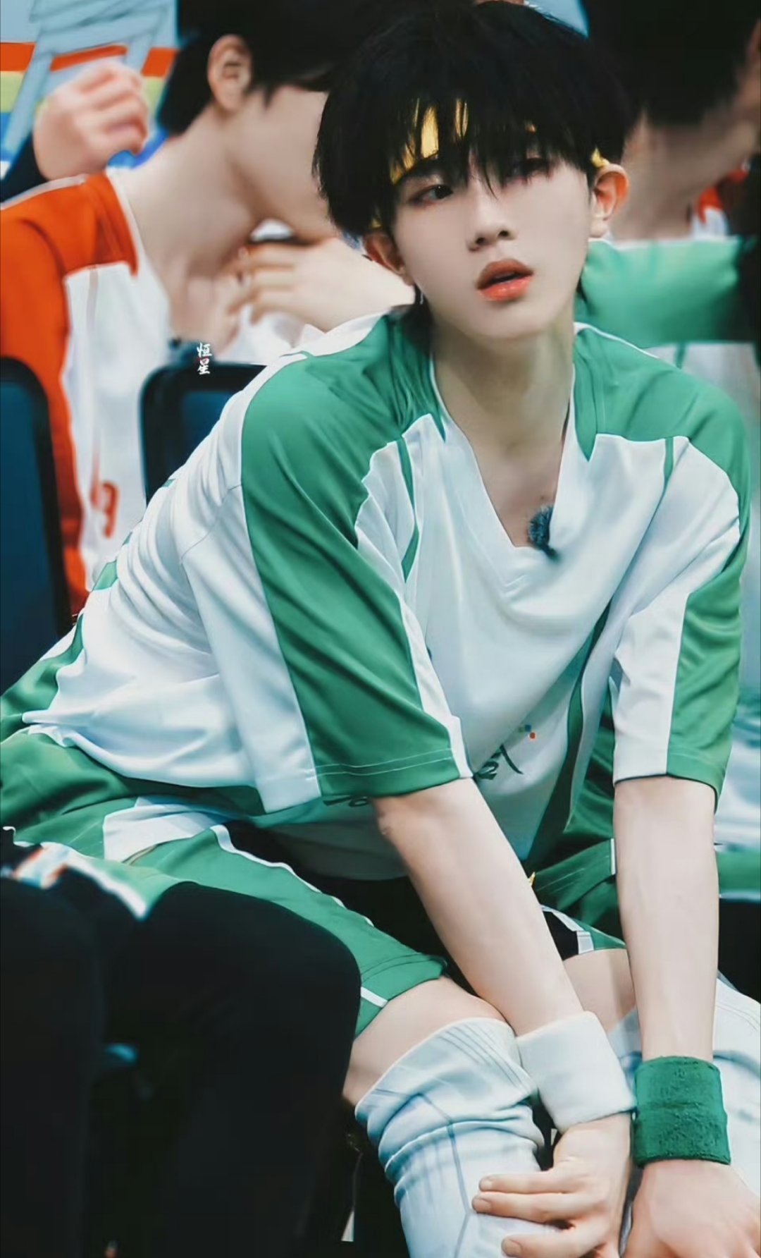 苏新皓想快进到明天人啊，有盼头才年轻。想快进，说明心里有火、有期待，对未来还有