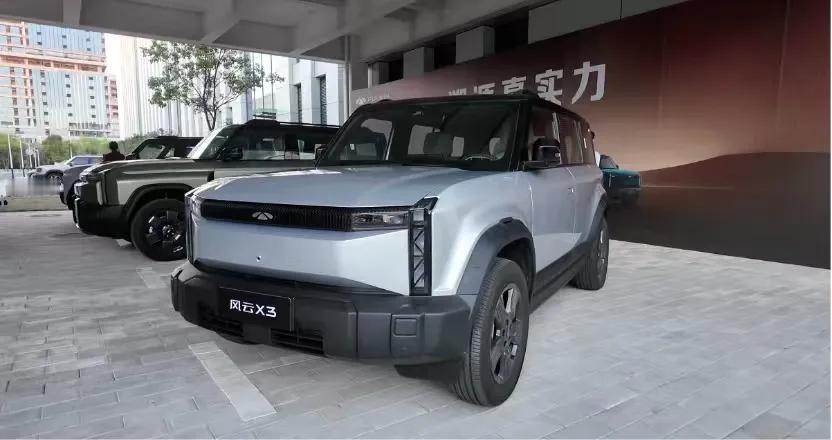 今晚风云X3和X3PLUS来了，分别售价8.99万和10.99万起。新车其