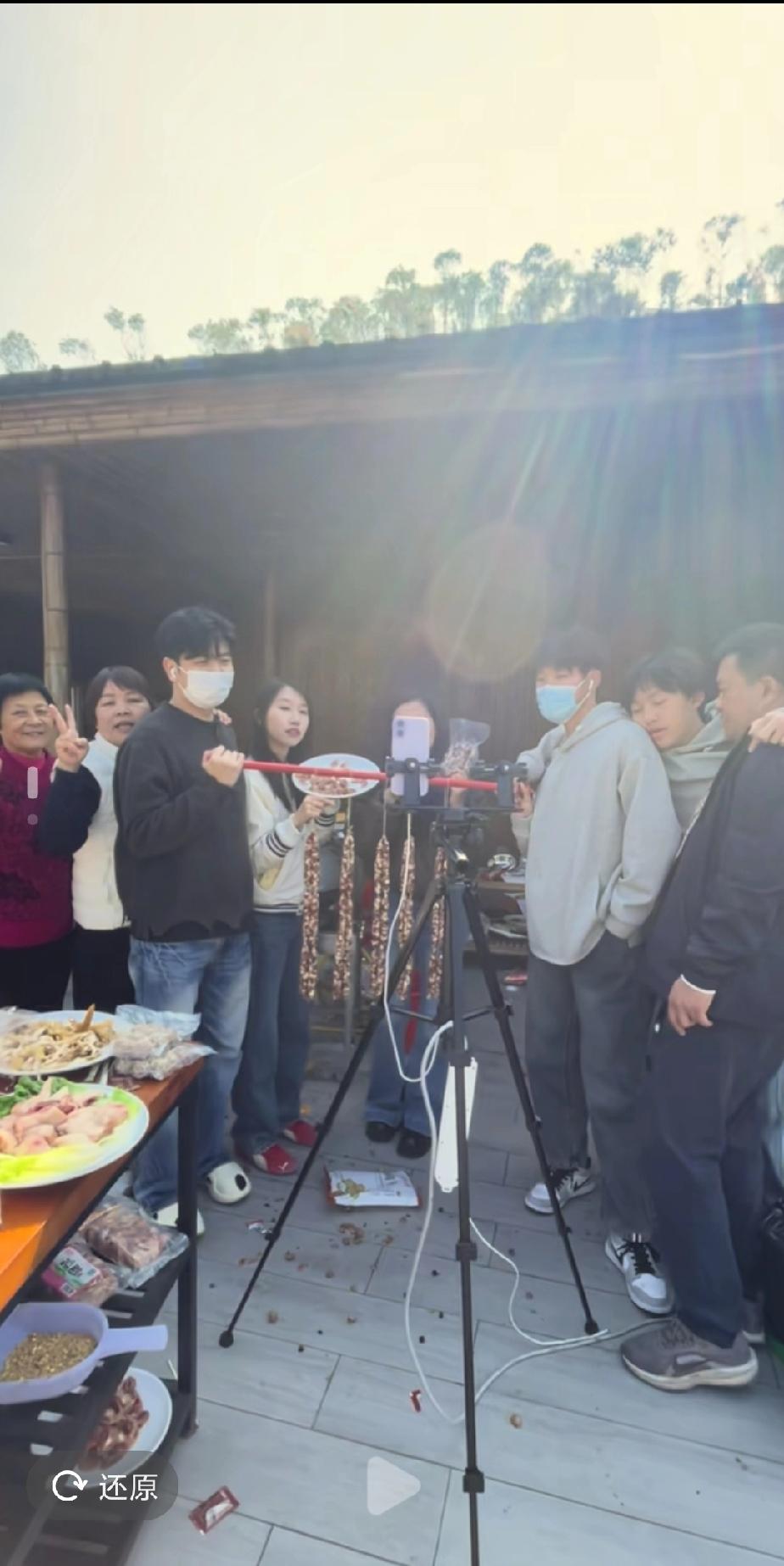 叶锐聪妈妈发布视频，开心的跟大家宣布，他们的团队是七人组合，今年队伍壮大的很快，