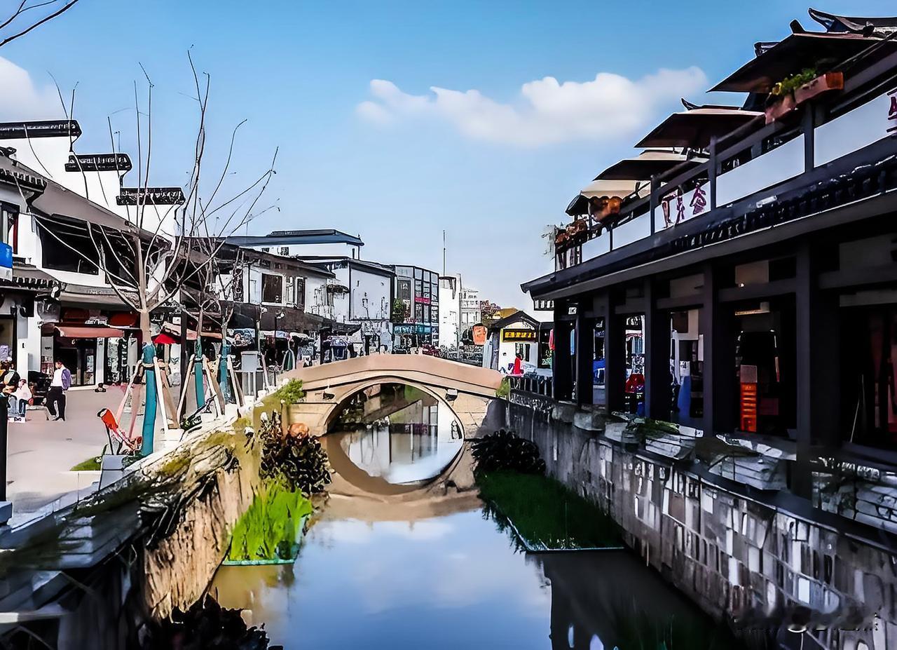 从上海繁华闹市坐地铁不过十几站到了嘉定北，感觉一下到了三四线城市。出了地铁口，脚