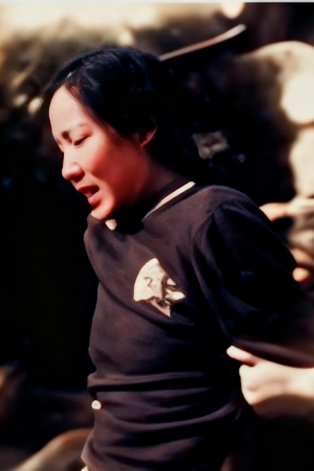 1952年，陈玉贞烈士就义前，留下了这张罕见影像。镜头中的她面容稚嫩、满眼坚毅，