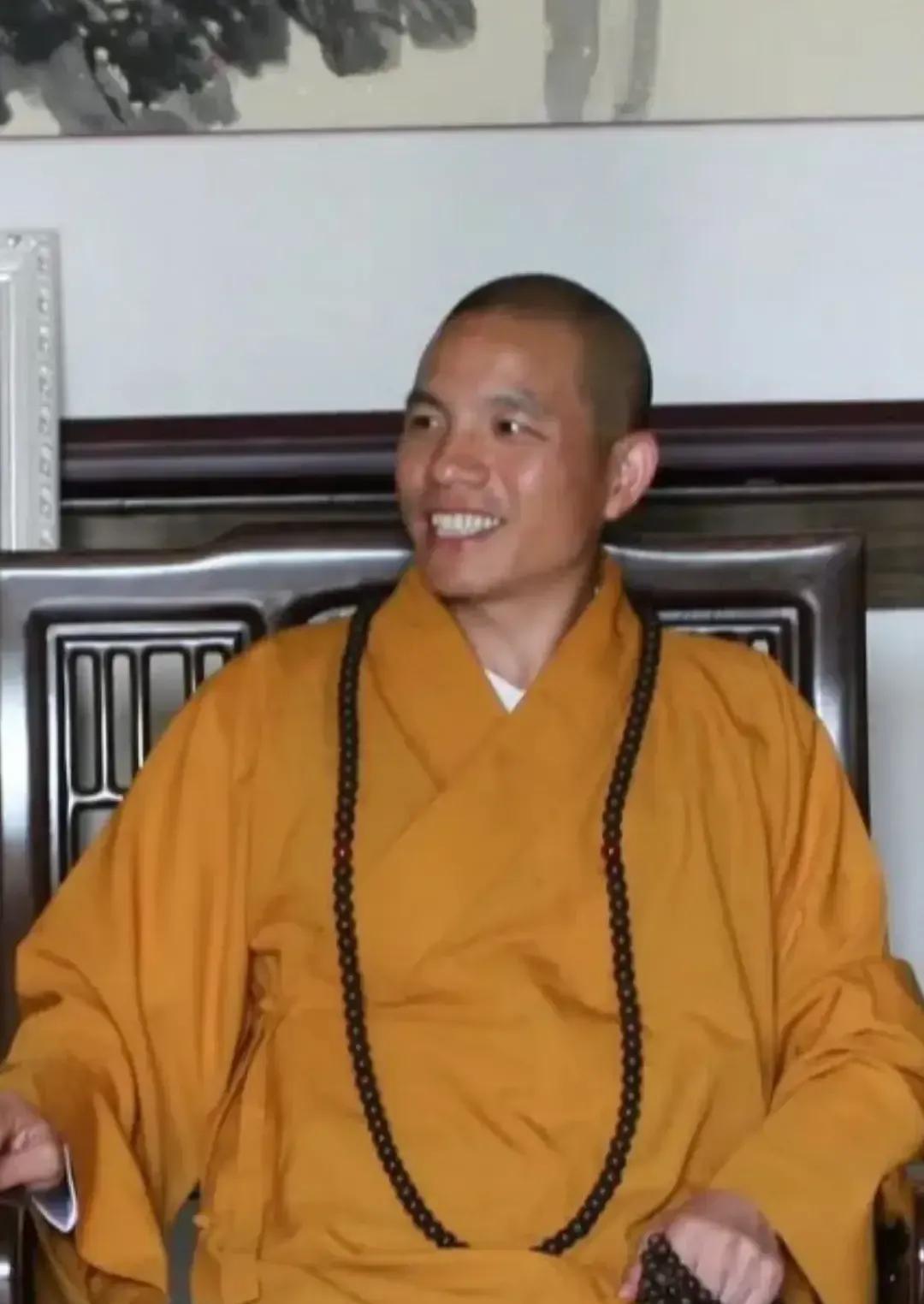 少林寺新住持从白马寺过来，这事儿不简单。能让白马寺的住持动地方，明摆着是上头亲自